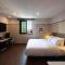 Brown-Dot Hotel Gupo