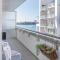 Foto: Large 1BR Apartment at the Waterfront