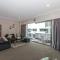 Foto: Princes Wharf - Luxury 2BR Apartment 7/32