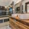 Spacious Loft-Style 3BR Townhouse by Hosteeva