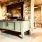 PIPPOS LITTLE RESORT/2