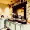 PIPPOS LITTLE RESORT/2