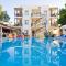 Merve Apartments, your home from home in central BODRUM, street cats frequent the property, not all apartments have balconies , ground floor have terrace with table and chairs - 博德鲁姆