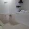 Uncle's Luxury Jacuzzi - Adamantas