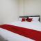 RedDoorz Plus near Mall Ciputra Jakarta