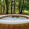 Luxury Safari Tent with Hot Tub at Camping La Fortinerie - Mouliherne