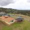 Family 3 Bedroom Rural Home on top of Chandlers Hill 2km to Wineries