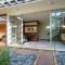 Spacious Hideaway Retreat, Brookfield, Brisbane