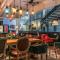 Chengdu Flipflop Hostel - Right Next To Taikooli & Metro - Chill & Social Rooftop Garden Bar - Free Activities - Friendly English Speaking Staff - Tibet, Panda, Buddha & Snow Mountain Tours