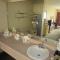 Days Inn & Suites by Wyndham Anaheim At Disneyland Park