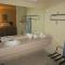 Days Inn & Suites by Wyndham Anaheim At Disneyland Park