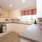Lucys Lodge- Most Stylish Apartment On Vibrant Bishy Road with Free Parking