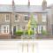 Lucys Lodge- Most Stylish Apartment On Vibrant Bishy Road with Free Parking