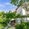 Three-Bedroom Apartment Meden