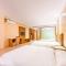 Kaiserdom Hotel Baiyun Airport-24-hour Airport-Free shuttle bus