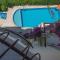 THE S APART & SUITES hOTEL