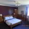 The Londesborough Arms bar with en-suite rooms - Market Weighton