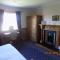 The Londesborough Arms bar with en-suite rooms - Market Weighton