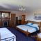 The Londesborough Arms bar with en-suite rooms - Market Weighton