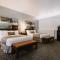 Tamarack Beach Hotel