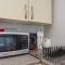 Shirley Apartments, Cozy Studio, Self Check in, 10 min Drive to City Centre, Walking to Redbridge Train Station
