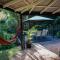 Foto: Your Own Retreat Getaway in Lush Rainforest 5/28