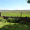 Charming cottage with loch and hill views nr Edinburgh - Cobbinshaw