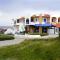 Mikes Beach Apartments & Studios