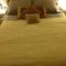 PRIVATE HOT TUB, POOL BBQ fenced retreat, a mile walk from beaches pet Friendly