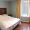 Foto: Easylife Short Term Rental-Square One by Elevate Rooms 1/13