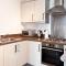 Apartment in Central MK - Bed Choice of 1 Super-king Or 2 Singles and also 2 Sofa Beds - Free Parking and Smart TV - Contractors, Relocation, Business Travellers - 米尔顿凯恩斯