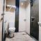 RedDoorz Plus near Sultan Hasanuddin Airport - Makasar