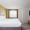 Holiday Inn Express Hotel & Suites Pasadena-Colorado Boulevard, an IHG Hotel