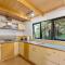 Foto: Timber Lodge - Motuoapa Holiday Home 2/28