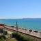 Studio with beautiful sea view and direct beach access - Канны