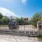 Green house Peroj, WI-FI, FREE PARKING, GARDEN, HOT TUBE, PET FRIENDLY
