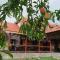 Satul Traditional