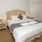 Bond 1603 Self Catering