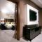 Oak Plaza Suites
