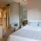 Cram Hotel