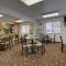 Super 8 by Wyndham Manhattan KS