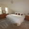Glenside Cottage with Hot Tub