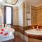 Elmyra Villa, Heated Pool & Walking to beach, By ThinkVilla