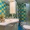 Lee house, WI-FI,FREE PARKING, HOT TUBE