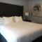 Wasaga Riverdocks Hotel Suites - Wasaga Beach