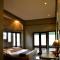 Tingala Lodge - Bed in the Bush