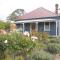 Yarram Cottage: Art and Accommodation - Yarram