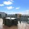 Foto: Renovated Apt with huge deck and car park