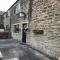 The Cottage, cosy 2 bedroom pet friendly perfect for contractors free secure parking,CCTV - Leeds