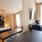 Three Pearls Deluxe Rooms & Studios